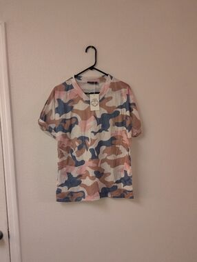 Floral‎ Blooming Pastel Camo Lounge Set V-Neck Tee and Drawstring Shorts NWT